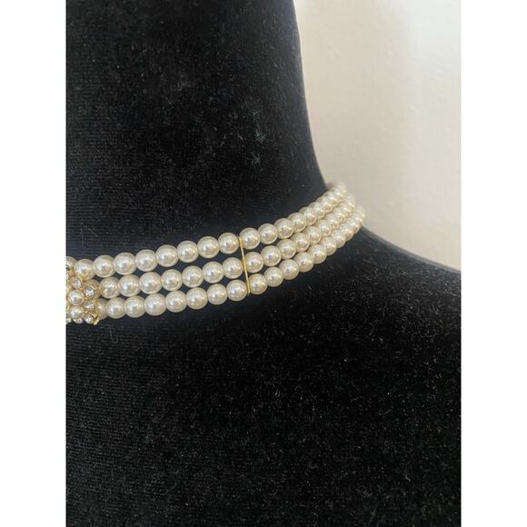 Necklace 3 Strand Faux Pearls - Picture 4 of 9